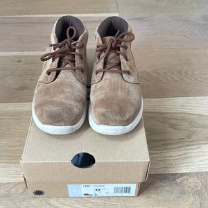 UGG Kids Canoe Suede Chukka (In Box)